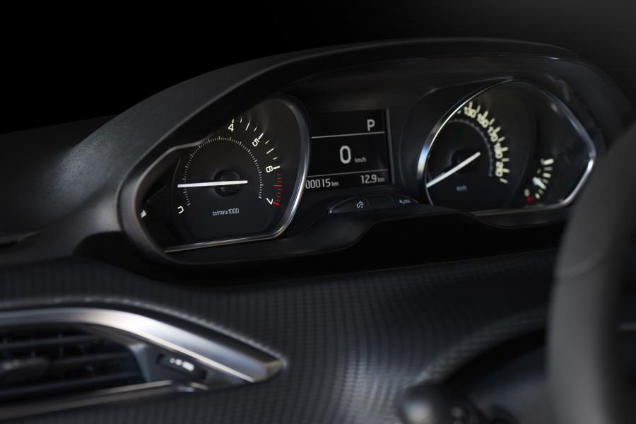  Peugeot 208 5-Door 2015 года  (фото 19 из 26)